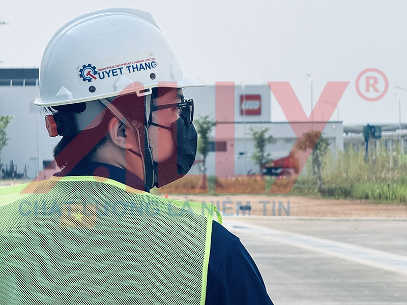 Công ty TNHH Quyết Thắng Bàn Giao bàn cho lego